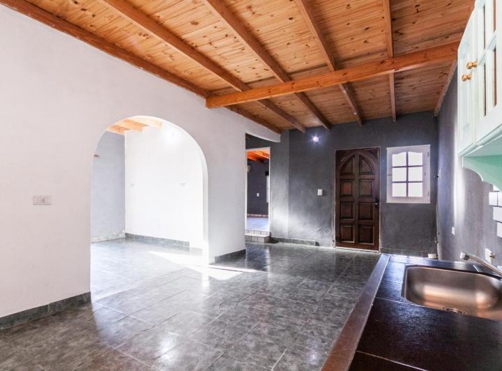 Venta de Departamentos en Block con 2 Locales y Cochera. 2