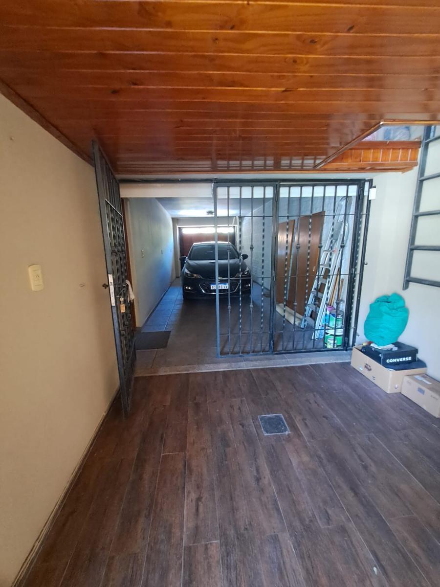 Foto de Casa en VENTA Bº San Salvador. 2 plantas con 3 dorm. 3 baños. Pileta, imagen 4