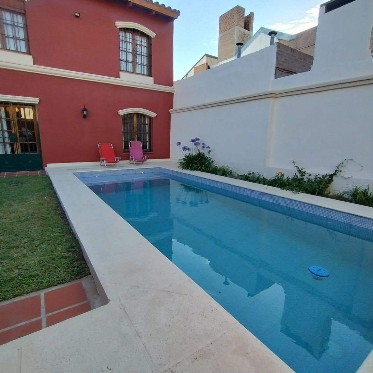 Casa en Alto Alberdi (Quintas del Mirador) 4 Dorm., 3 Baños. Pileta. 240 m² Cubiertos 2