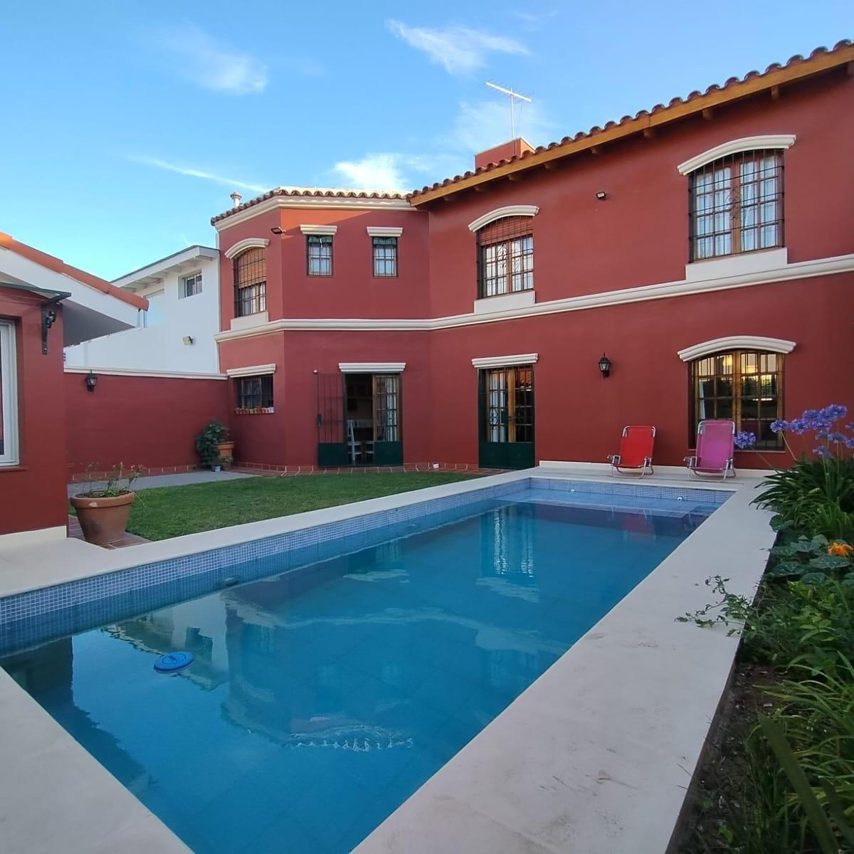 Casa en Alto Alberdi (Quintas del Mirador) 4 Dorm., 3 Baños. Pileta. 240 m² Cubiertos 1