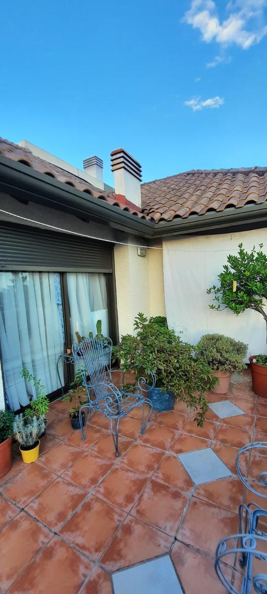 Departamento en Casonas del Sur. 3 Dorm. + Dependencia Servicio. Cochera 5