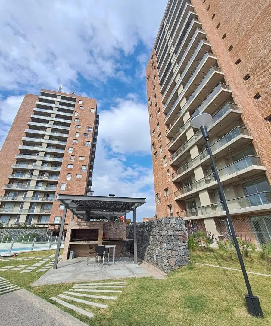 Departamento 2 Dormitorios Bº San Martín. 2 baños COCHERA, balcón. AMENITIES. 4