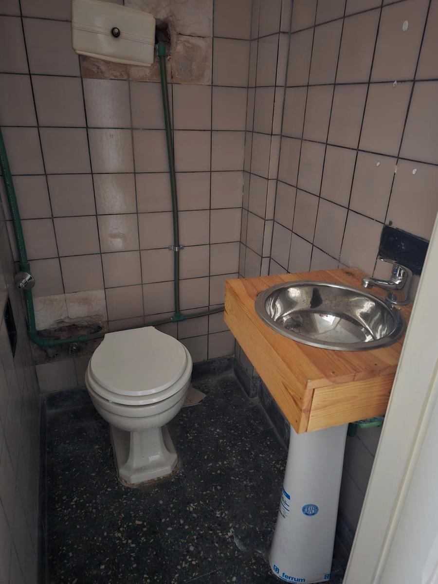 Local en venta en Olivos con baño