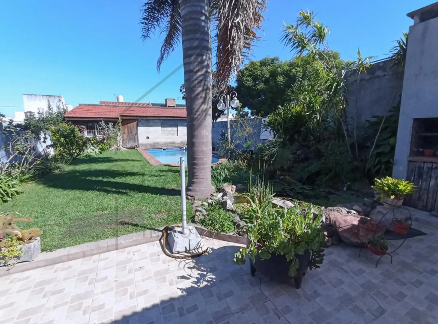 Casa en venta en Boulogne 5 ambientes con jardín quincho y pileta 2