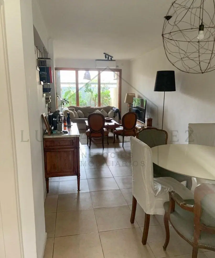 Casa en alquiler en Martinez 3 ambientes playroom y cochera 5