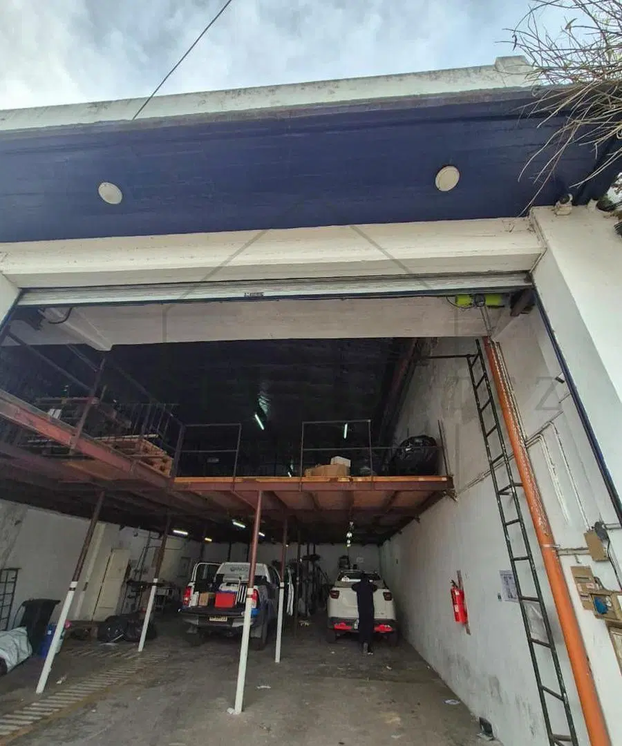 Galpón con local, oficinas y deposito en Don Torcuato 2