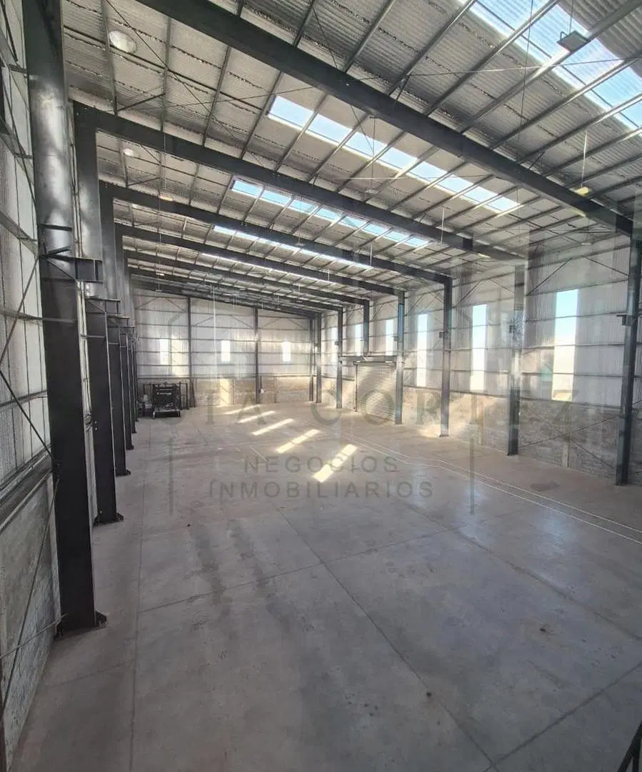 Galpón en alquiler en Área de Promoción El Triángulo 1800 m2 con oficinas y recepción 5