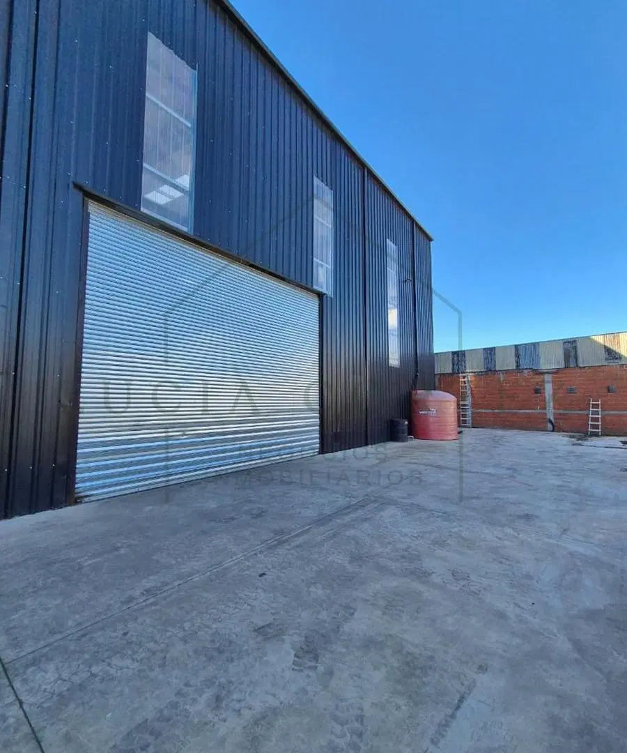 Galpón en alquiler en Área de Promoción El Triángulo 1800 m2 con oficinas y recepción 3