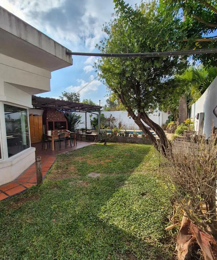 Casa en venta Don Torcuato 5 ambientes con jardin parrilla y pileta 2