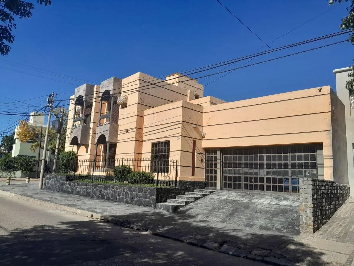 Casa en venta 4 Dormitorios en Maipú II 337m2 cubiertos con Escritura | Excelente Estado 4