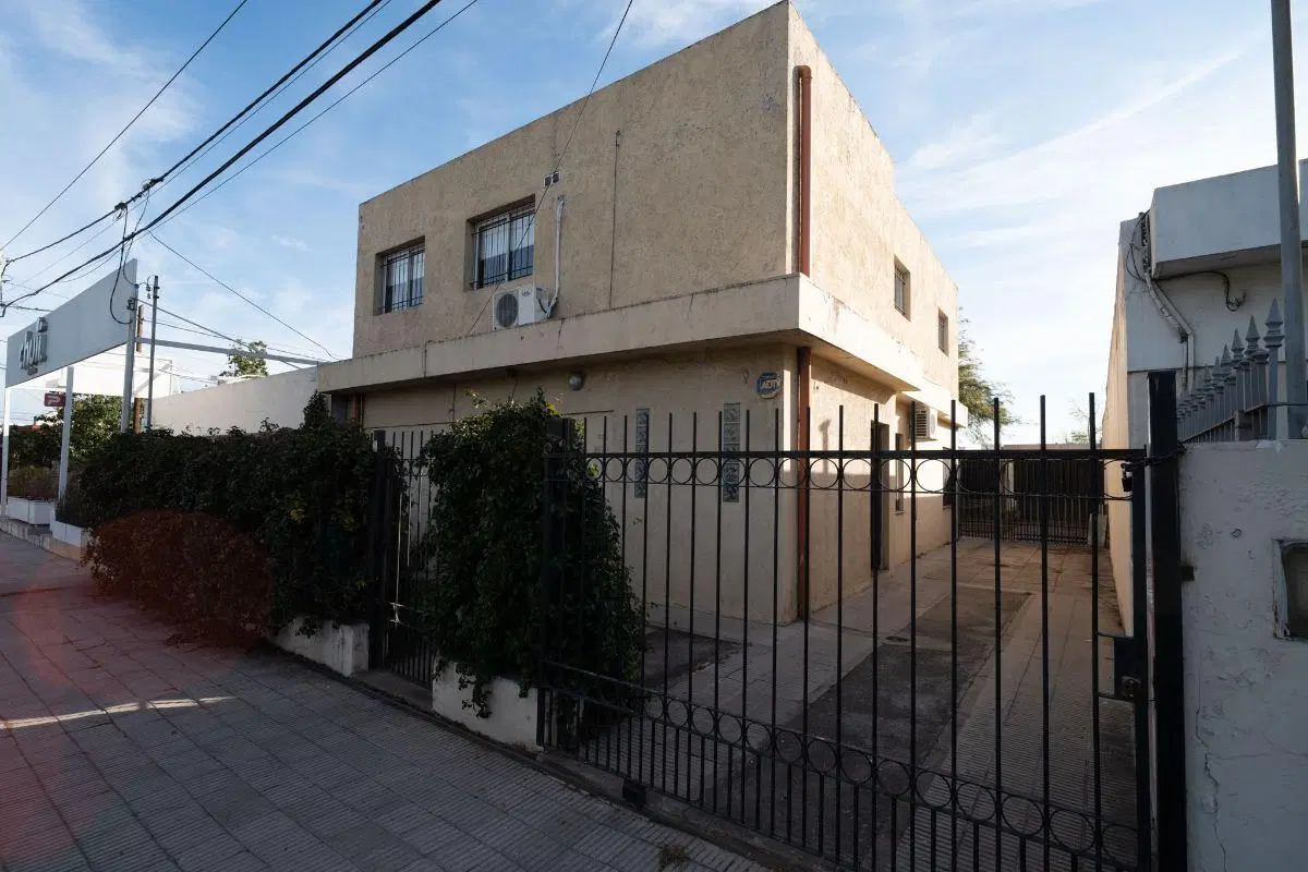 Casa en dos plantas en venta a 2 cuadras de Shopping Villa Cabrera 4