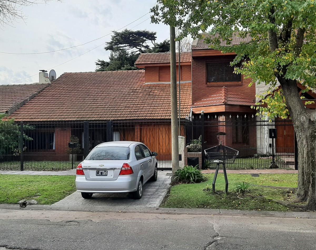 CASA 4 AMBIENTES PARQUE LURO QUINCHO JARDIN