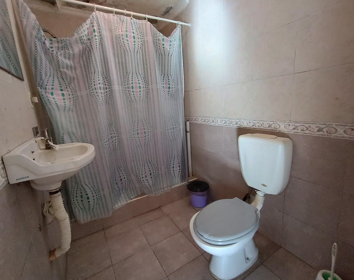 Chalet 3 Ambientes + Departamentos 2 Ambientes en Block Barrio Las Avs 3