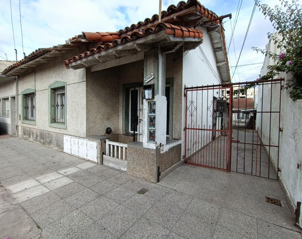 Chalet 3 Ambientes + Departamentos 2 Ambientes en Block Barrio Las Avs 2