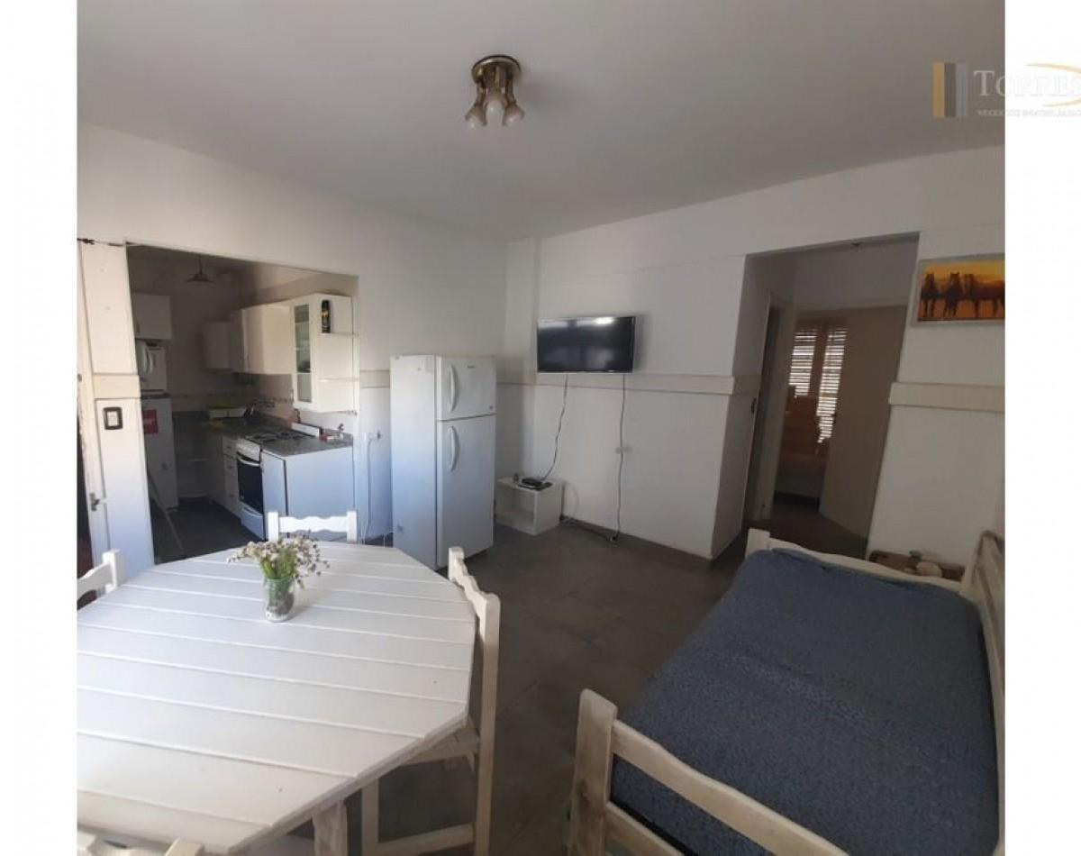 Venta Departamento 2 Ambientes Invertido a La Calle con Vista Al Shopping Aldrey 5