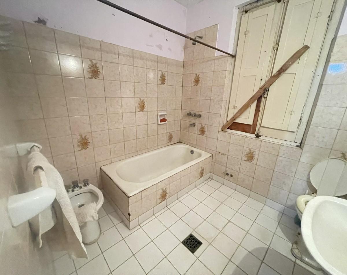 Casa a Reciclar con Local Ciudad de Balcarce 4