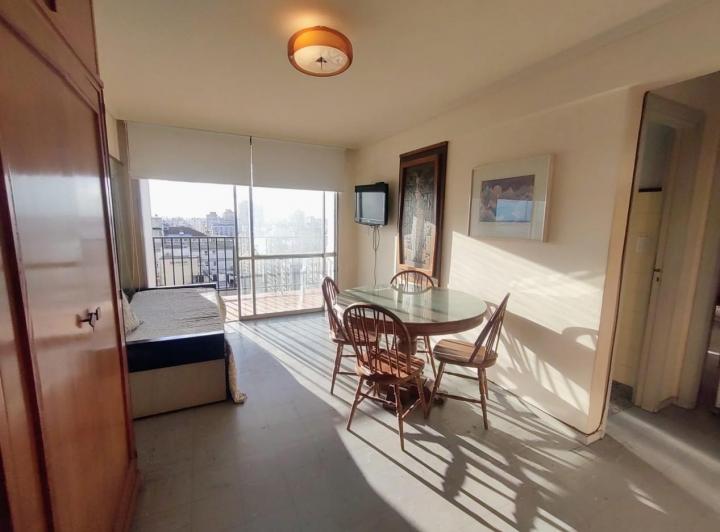 Alquiler residencial departamento dos ambientes con balcon y cochera zona Guemes 3