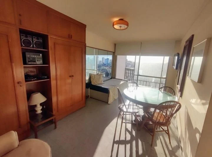 Alquiler residencial departamento dos ambientes con balcon y cochera zona Guemes 4