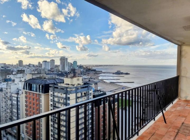 Alquiler residencial departamento dos ambientes con balcon y cochera zona Guemes 1