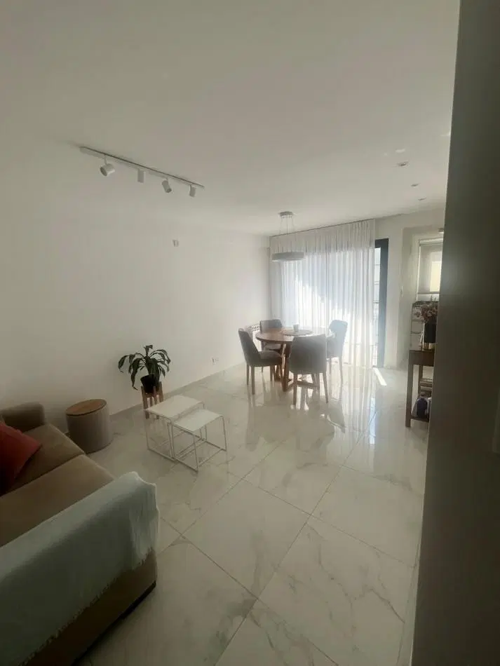 Venta Departamento 2 ambientes al frente con balcon, La Perla 1