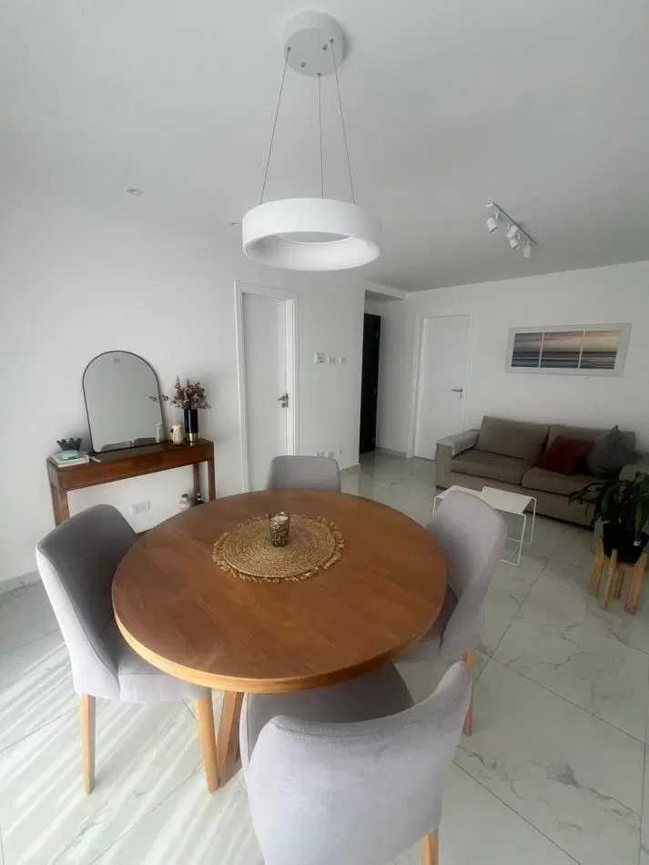 Venta Departamento 2 ambientes al frente con balcon, La Perla 2