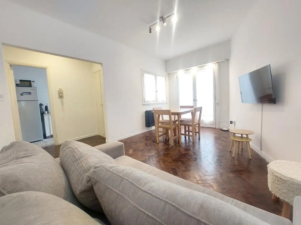 Depto. temporario de dos ambientes con patio para 2 personas. Varese. 4