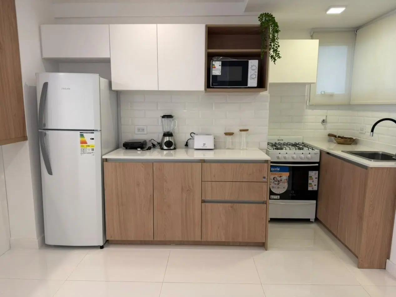 DEPARTAMENTO 3 AMB A LA CALLE CON BALCON RECICLADO  2 BAÑOS CENTRO 3