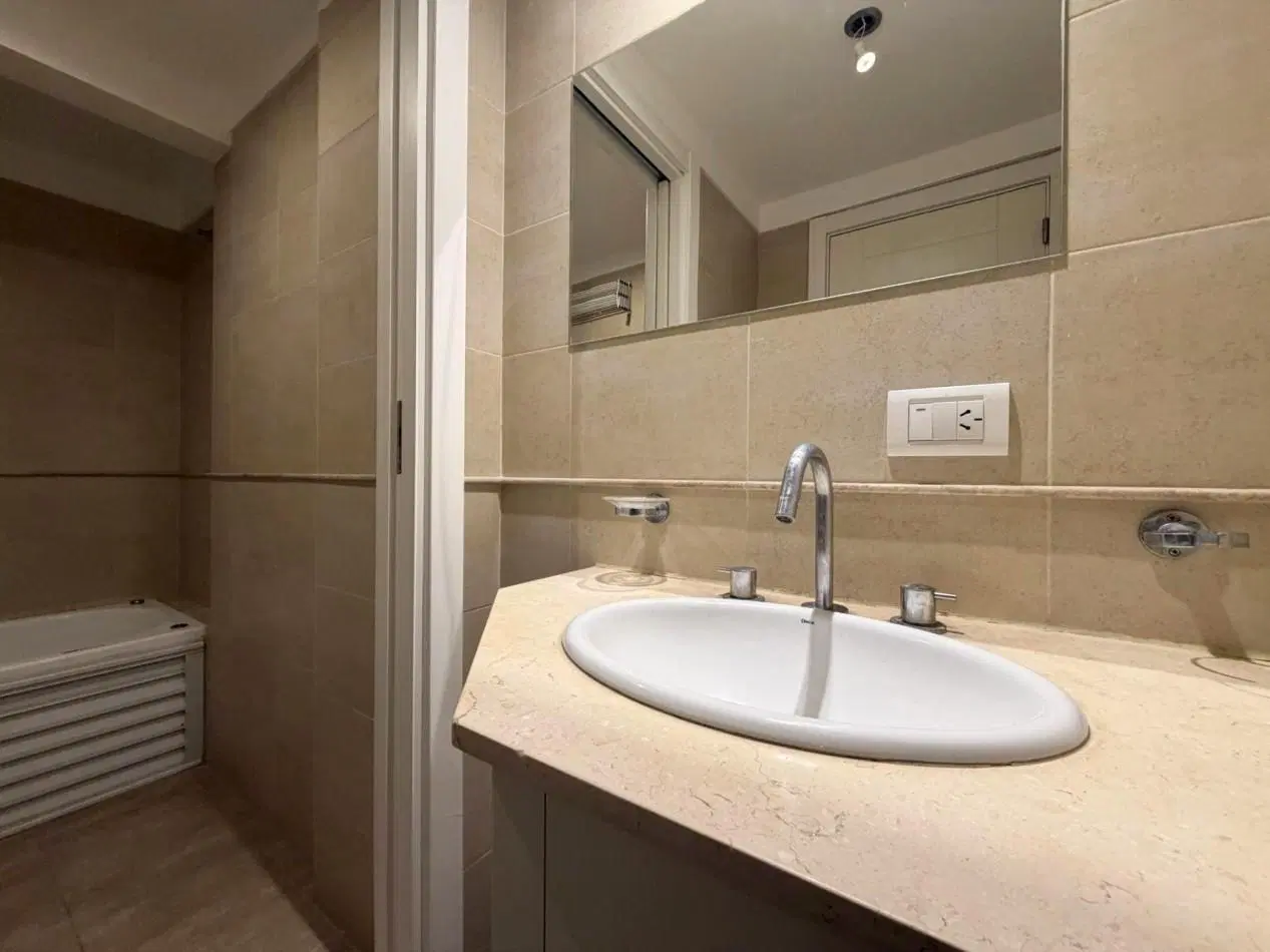 Departamento Semipiso de 2 amb con balcon y cochera zona alem 8