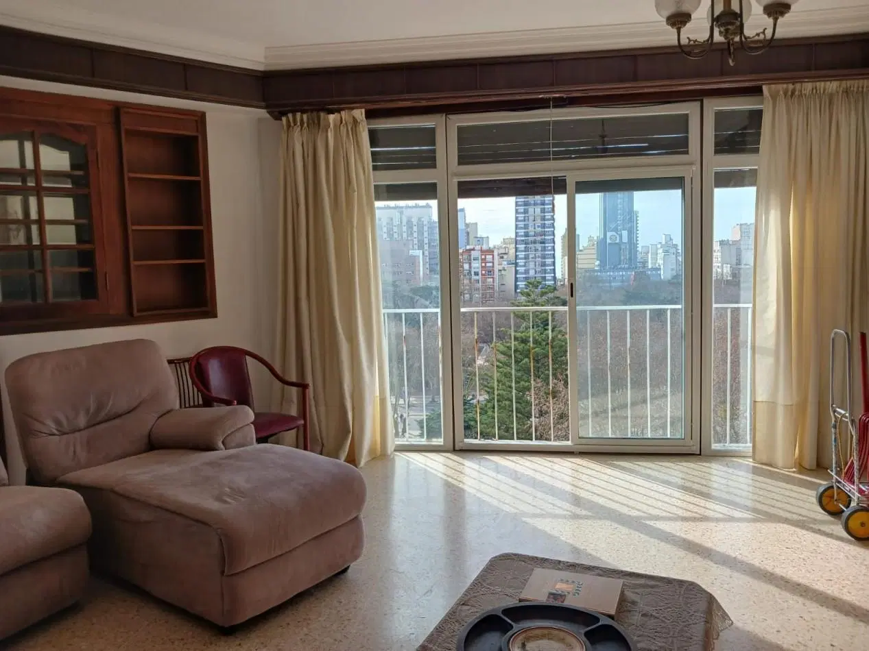 venta departamento 3 ambientes con dependencia, zona centro, excelente vista 2