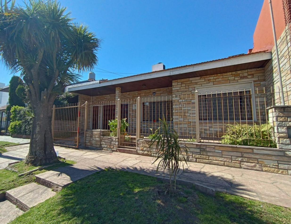 Foto de Venta casa 3 ambientes + departamento 2 ambientes con garage y jardin, imagen 2