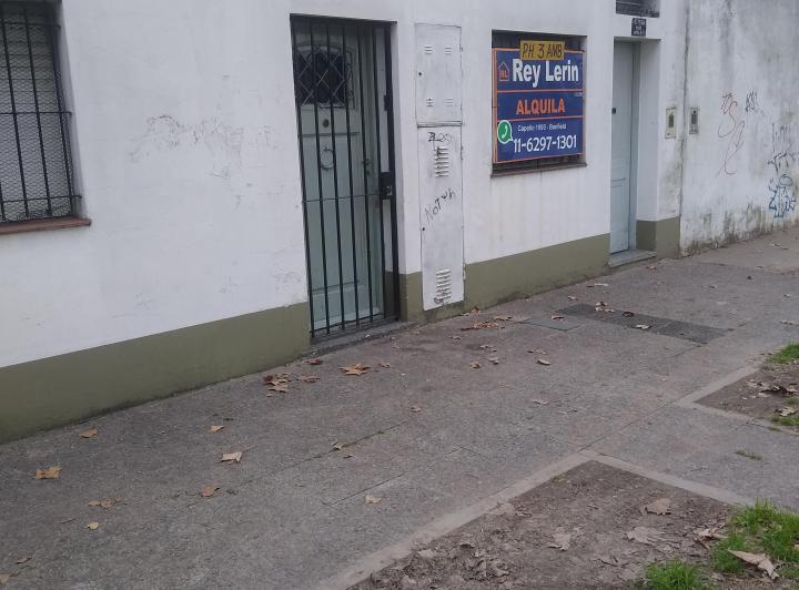 TIPO CASA FRENTE 2 AMBIENTES 4