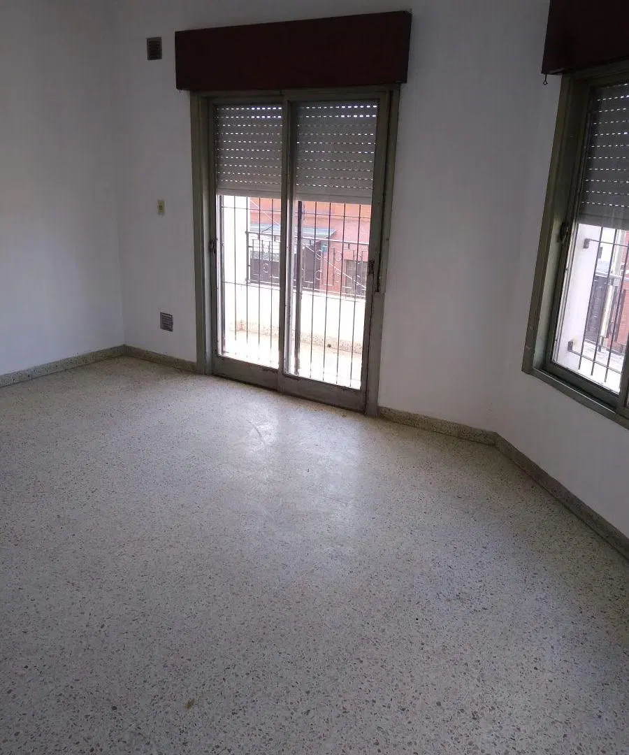 AMPLIO TIPO CASA EN P.ALTA 4