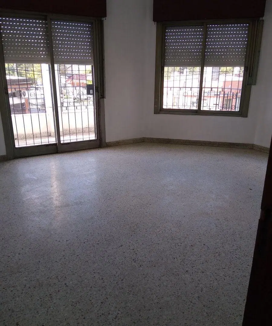 AMPLIO TIPO CASA EN P.ALTA 5