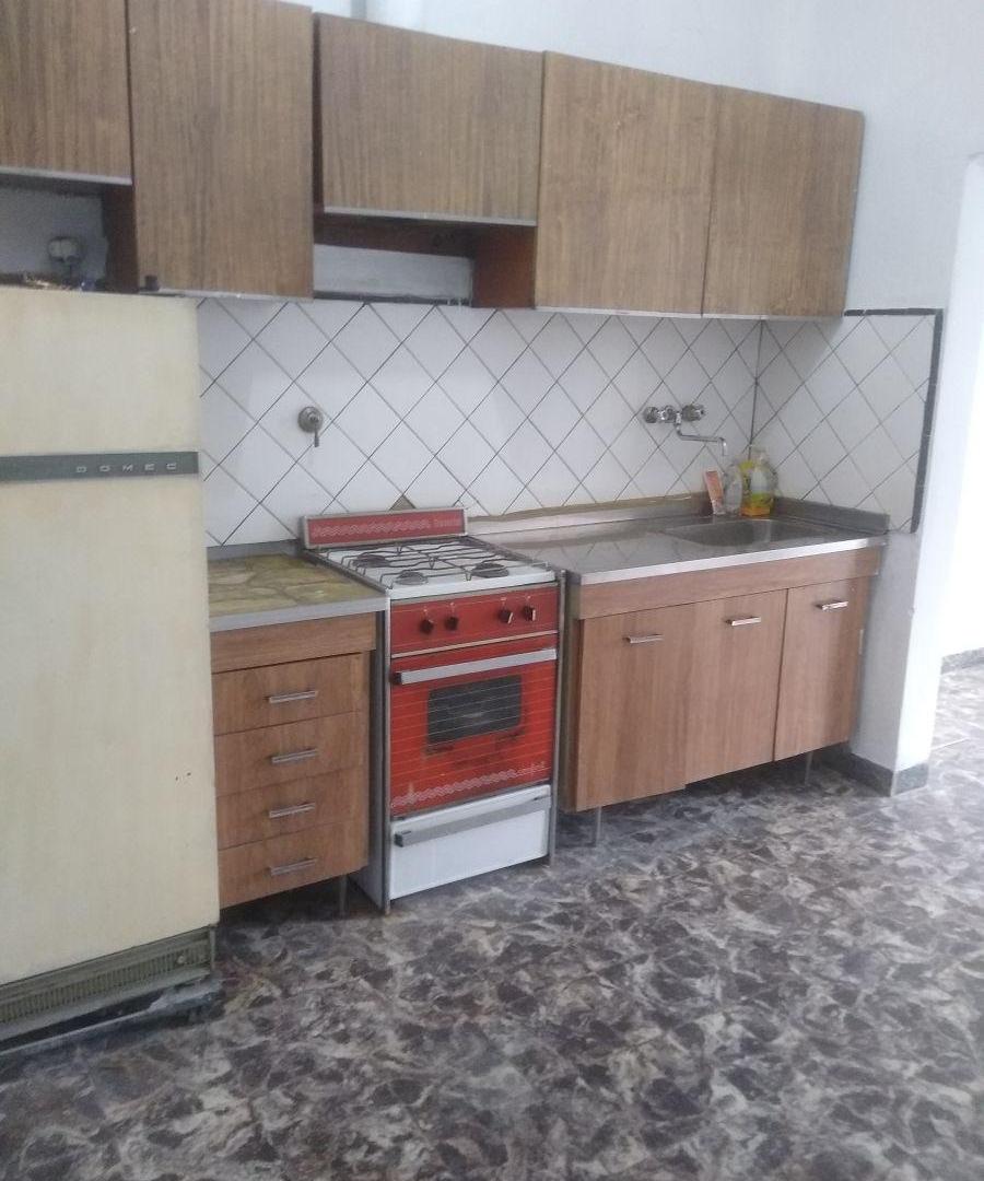 Foto de AMPLIA CASA 4 AMB., imagen 3