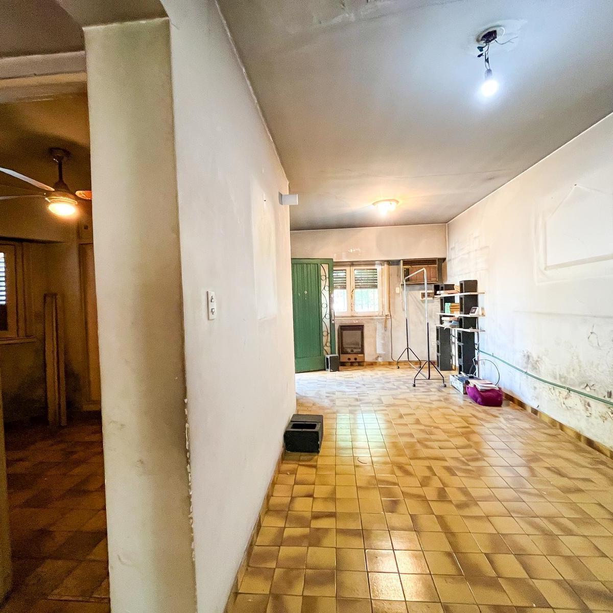 Parque Chas | Casa 4 Ambientes con Cochera Cubierta! | Venta 4