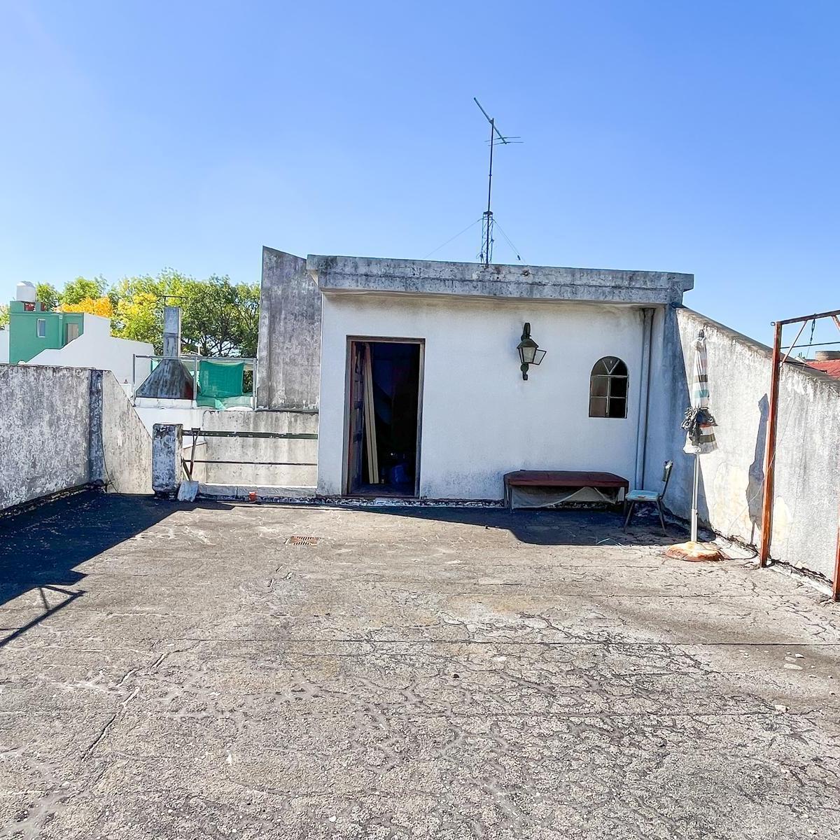 Parque Chas | Casa 4 Ambientes con Cochera Cubierta! | Venta 2