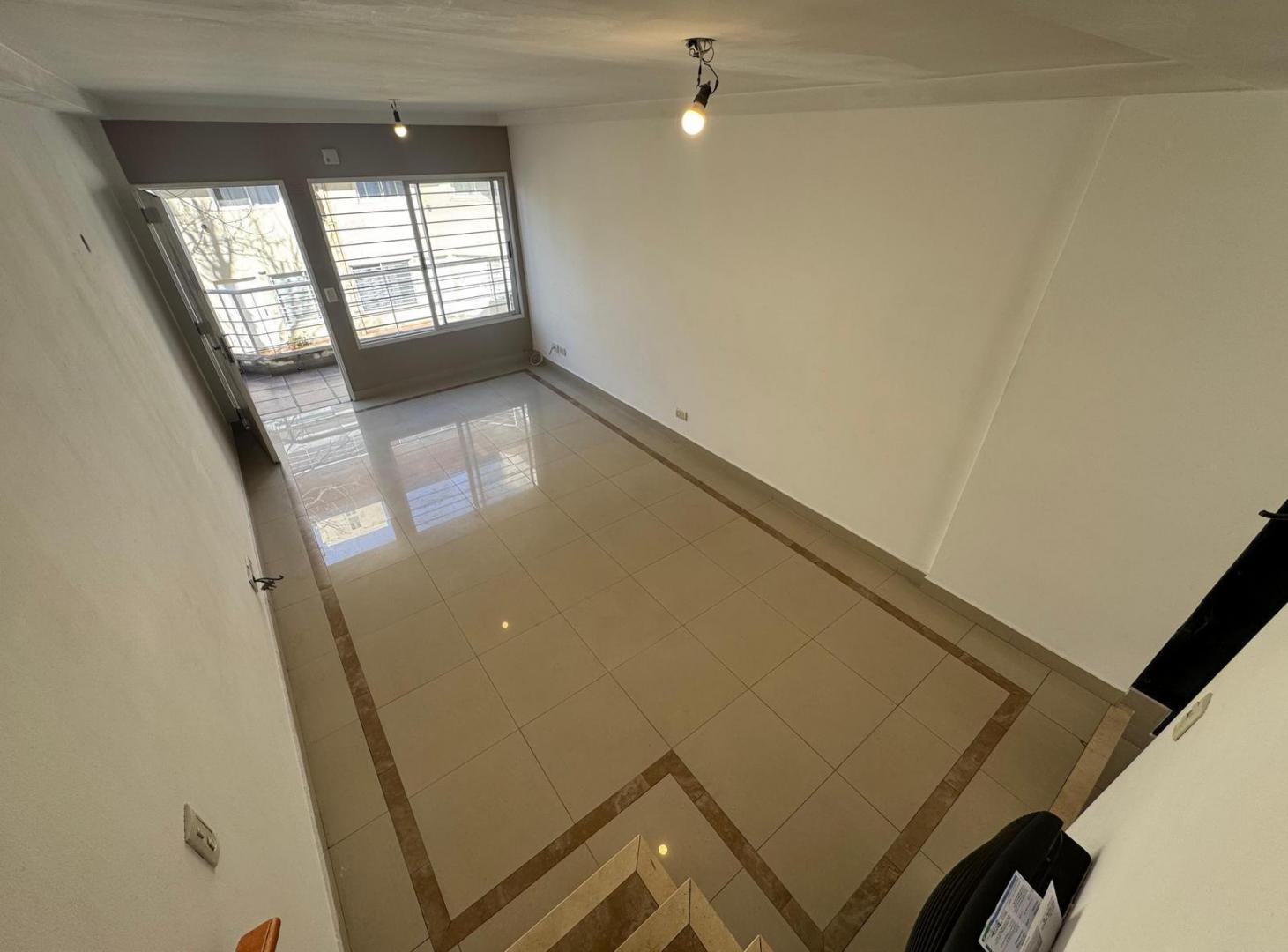 Foto de DPTO TIPO CASA 3 AMBIENTES | COCHERA CUBIERTA | SAAVEDRA, imagen 1