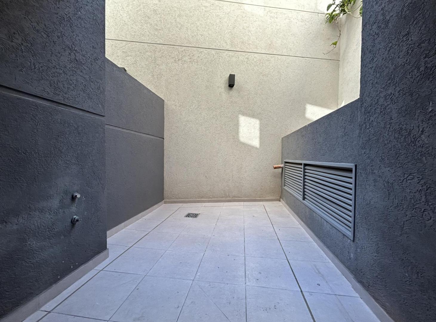 Foto de Alquiler Dpto 1 ambiente con patio / Saavedra / Naon y Larralde, imagen 2