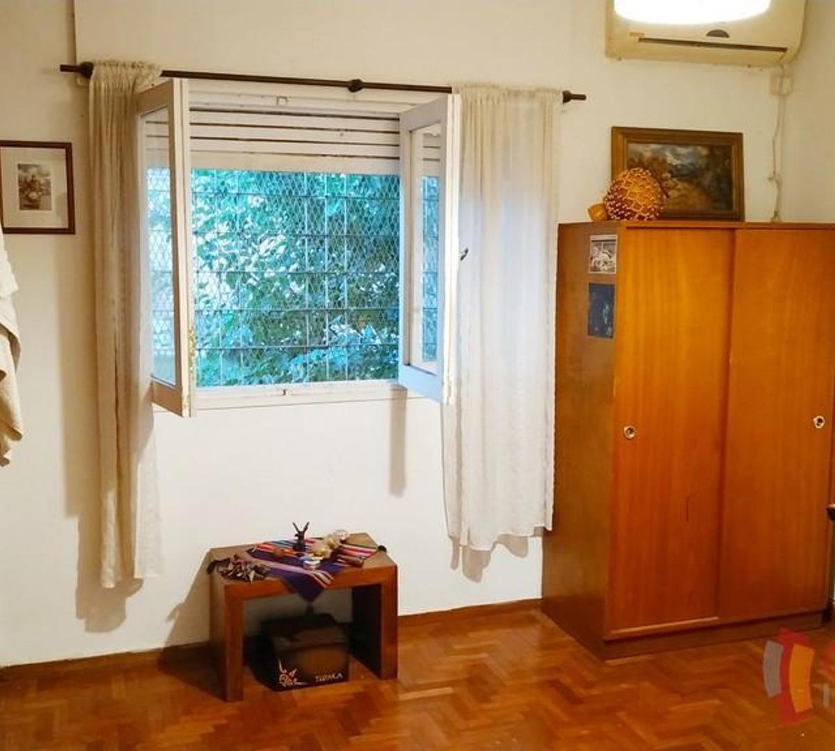 CASA 3 DORMITORIOS A METROS PARQUE DE LAS NACIONES Bº CERRO