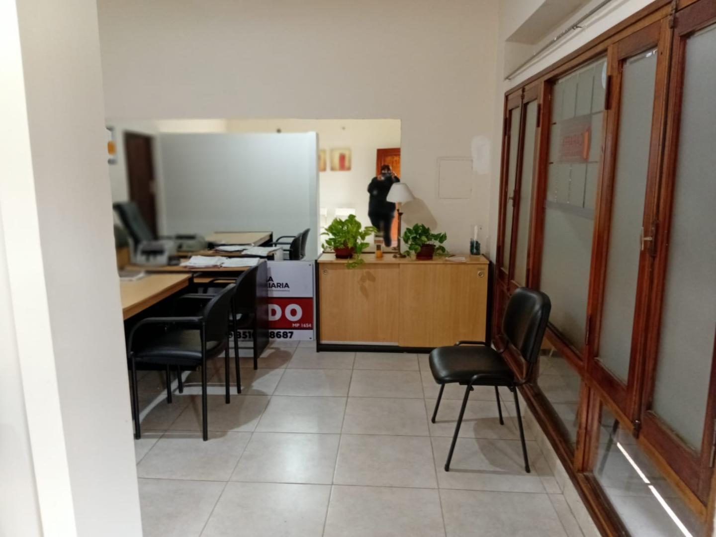 Foto de ALQUILO OFICINA SOBRE MARTEL DE LOS RIOS 2475 Bº VILLA CENTE, imagen 4