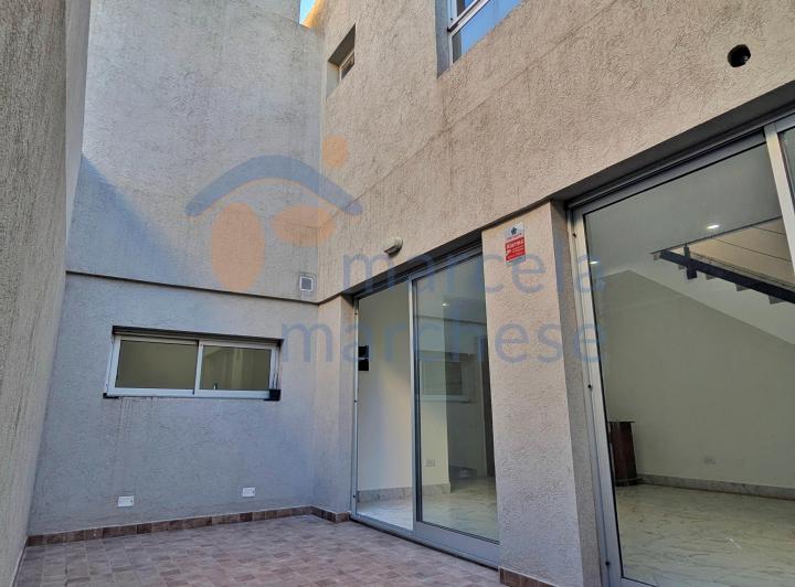 Moderno PH 3 Amb. con Terraza, 2 Patios y Parrilla, en Dos Plantas 5