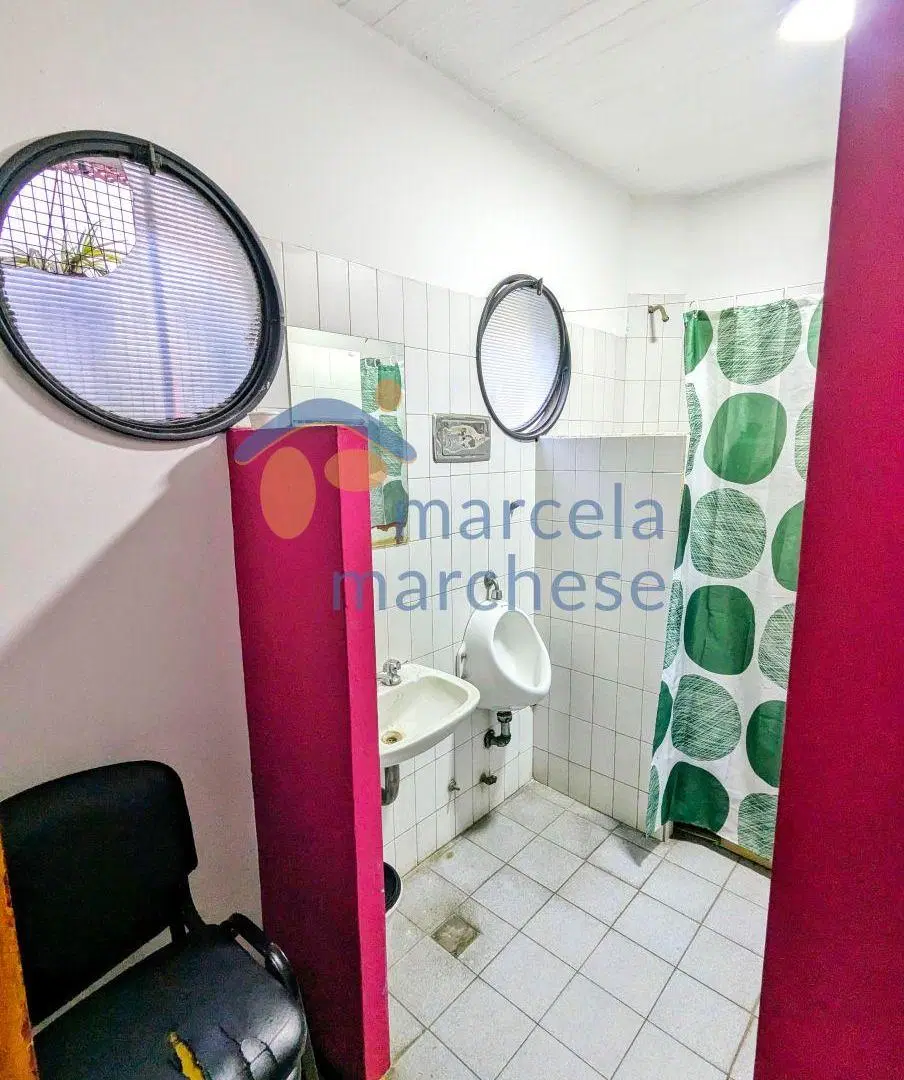 Tres Locales Comerciales, Venta en Bloque! Oportunidad! 4