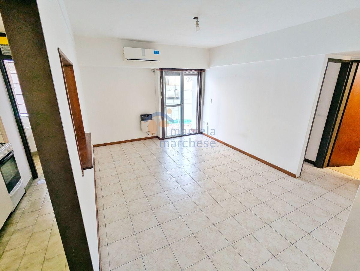 Foto de Departamento 2 Ambientes con Balcón y Lavadero Independiente – Flores, imagen 2