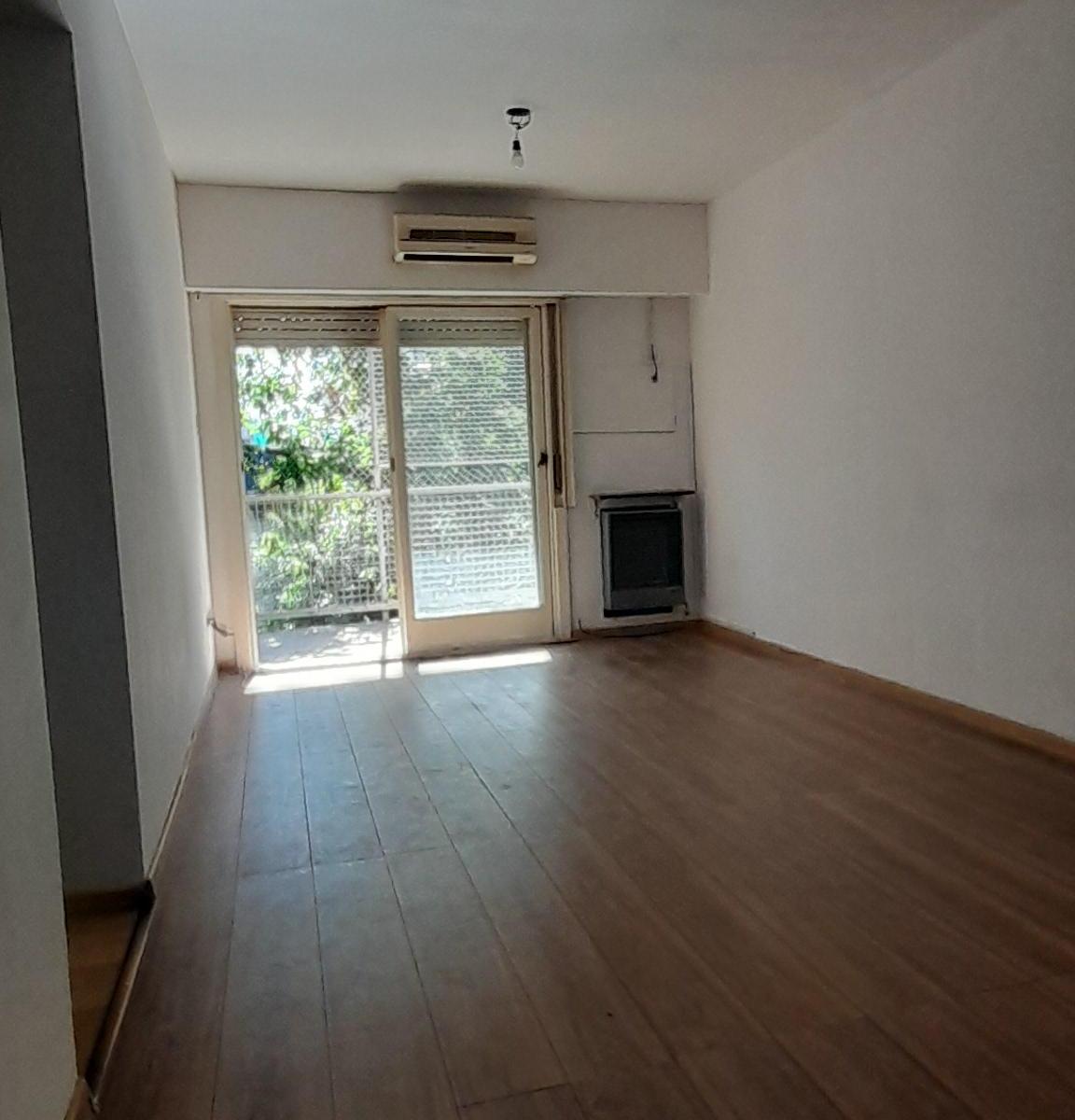 Venta o Alquiler Departamento Semipiso Luminoso 3 Ambientes Al Frente con Balcón 5