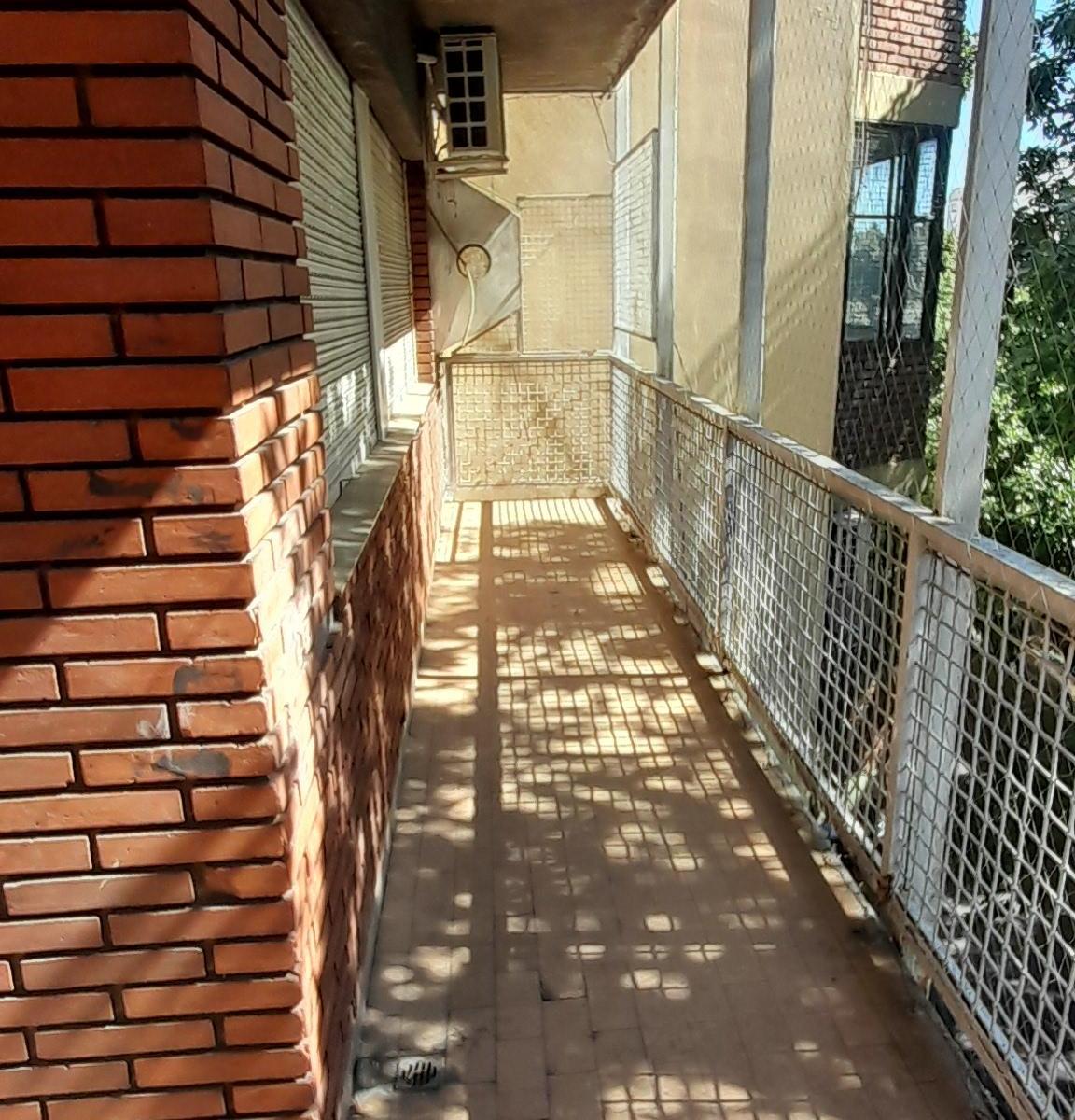 Venta o Alquiler Departamento Semipiso Luminoso 3 Ambientes Al Frente con Balcón 3