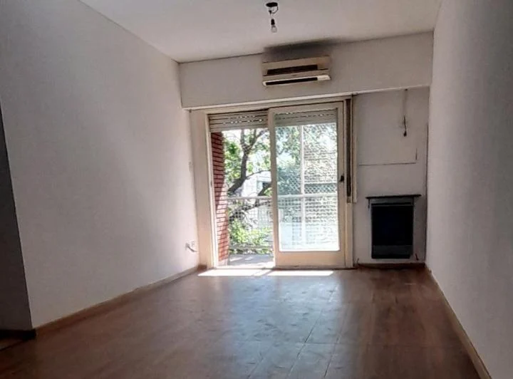ALQUILER  DEPARTAMENTO SEMIPISO LUMINOSO 3 AMBIENTES AL FRENTE CON BALCÓN 2