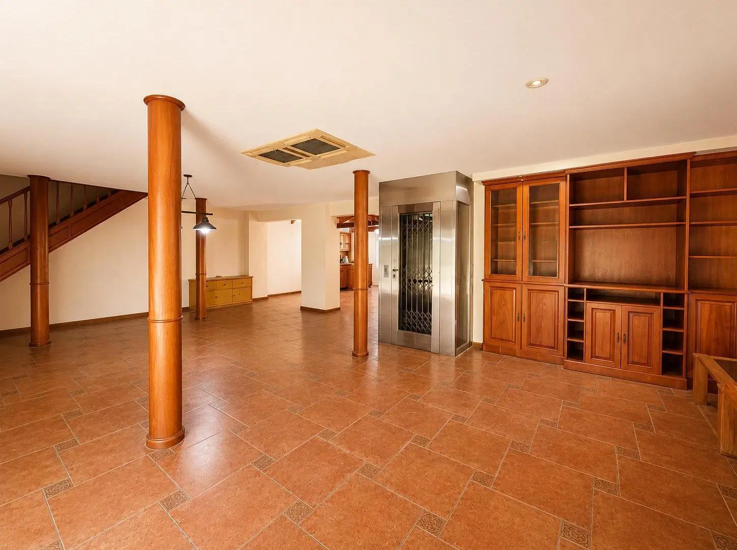 VENTA - CASA 5 AMB. - GRAN TERRENO 3