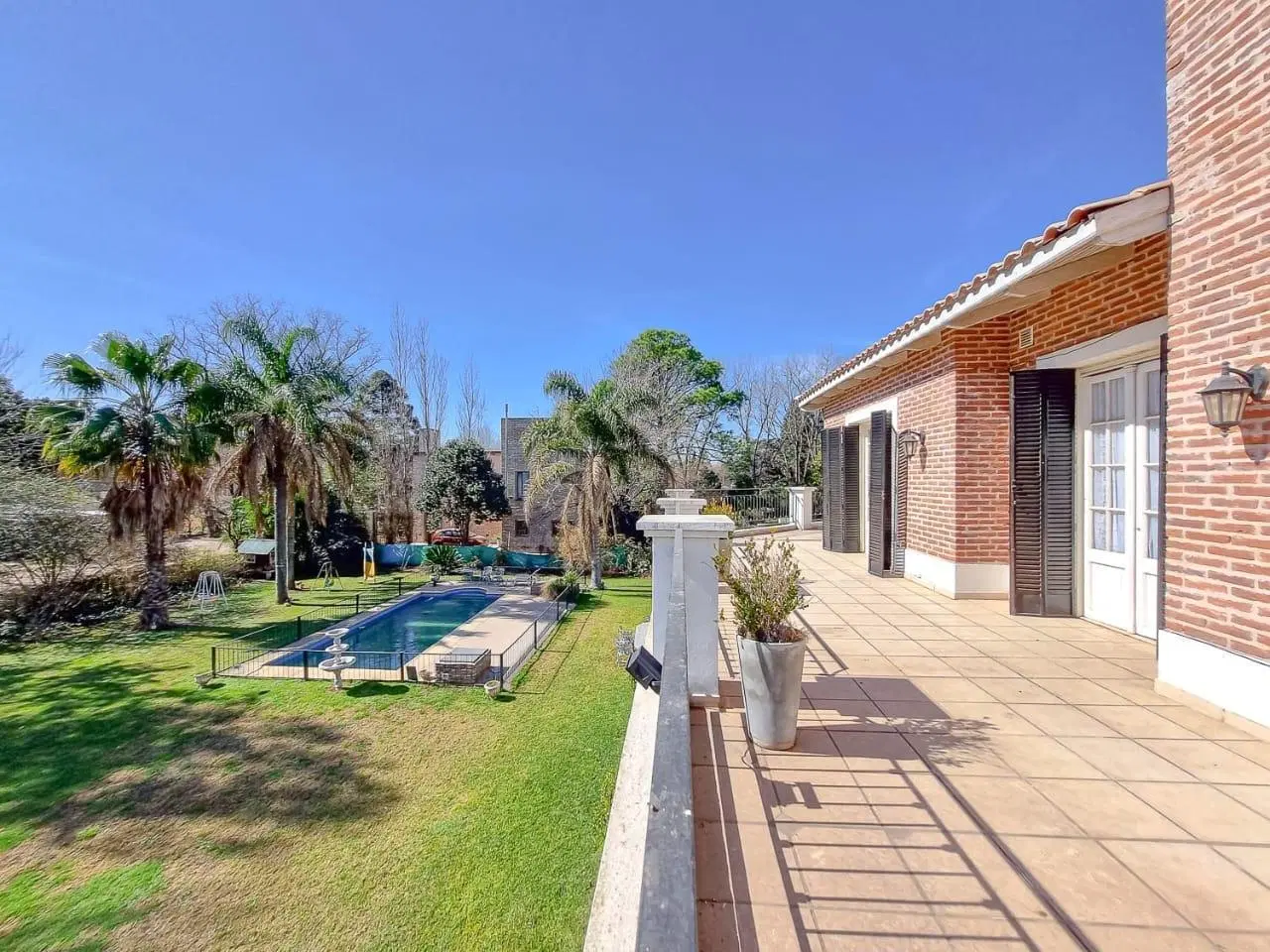 VENDE PROPIEDAD DE CATEGORIA EN ROLDAN LOS INDIOS 5