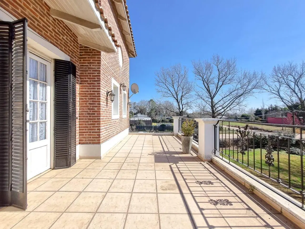 VENDE PROPIEDAD DE CATEGORIA EN ROLDAN LOS INDIOS 4