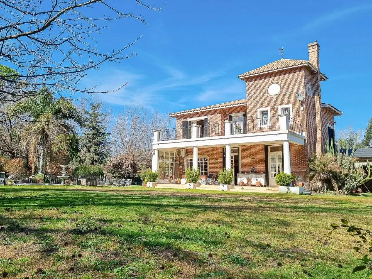 VENDE PROPIEDAD DE CATEGORIA EN ROLDAN LOS INDIOS 2